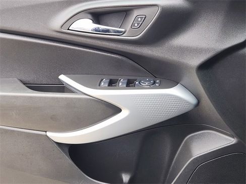 Used 2024 Chevrolet Trax RS w/ Sunroof Package image 22