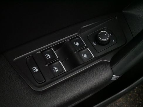 Certified 2020 Volkswagen Tiguan SE w/ Panoramic Sunroof Package image 19