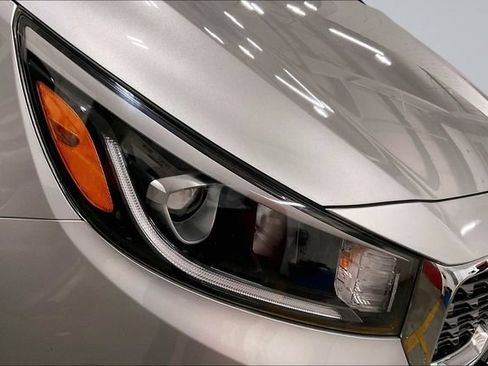 Used 2019 Kia Sedona LX FWD image 30