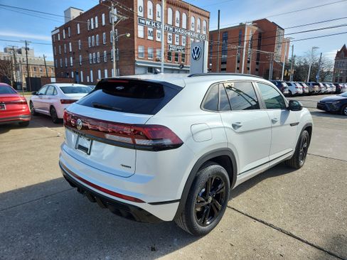 New 2026 Volkswagen Atlas Cross Sport SEL R-Line image 5