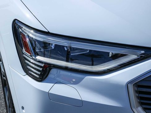 Used 2022 Audi e-tron Premium Plus w/ Premium Plus Package image 14