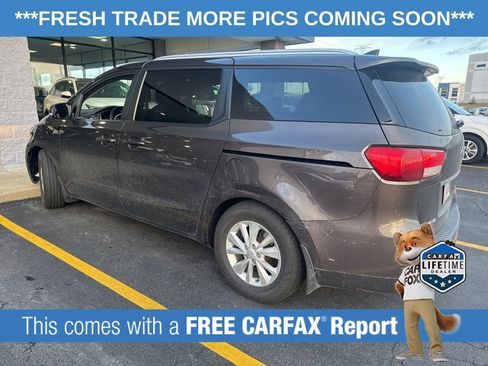 Used 2017 Kia Sedona LX w/ LX Essentials Premium Package image 4