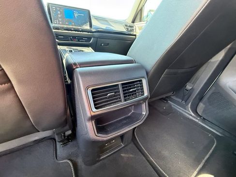 Used 2024 Volkswagen Atlas Cross Sport SE FWD image 18