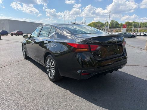 Used 2025 Nissan Altima 2.5 SV image 3