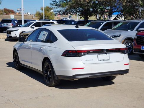 New 2025 Honda Accord SE image 4