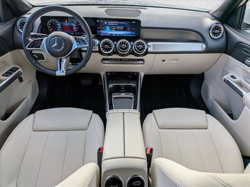Used 2025 Mercedes-Benz GLB 250 image 16