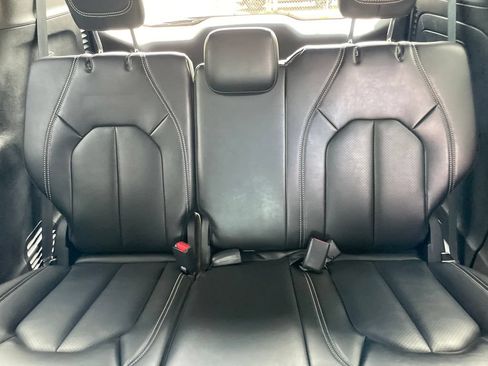 Used 2024 Chrysler Pacifica Limited FWD image 12