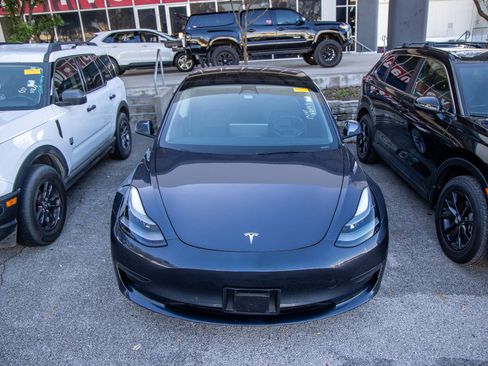Used 2023 Tesla Model 3 Standard Range image 5