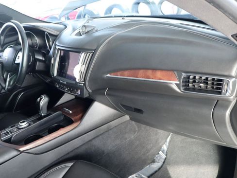 Used 2018 Maserati Levante GranLusso AWD/4WD image 40