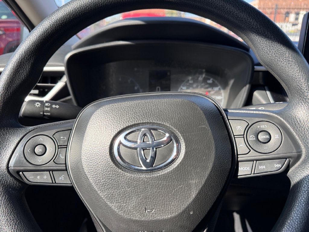 Used 2025 Toyota Corolla LE w/ LE Premium Package FWD image 32