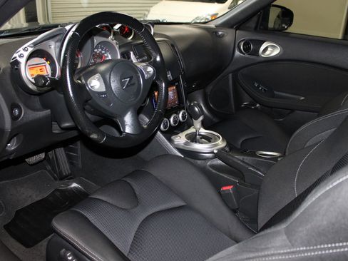 Used 2012 Nissan 370Z Coupe w/ Sport Pkg RWD image 21