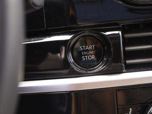 Used 2025 Nissan Pathfinder SL w/ SL Premium Package FWD image 17