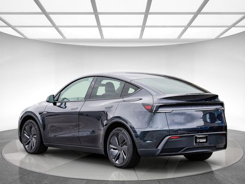 Used 2026 Tesla Model Y Long Range image 2