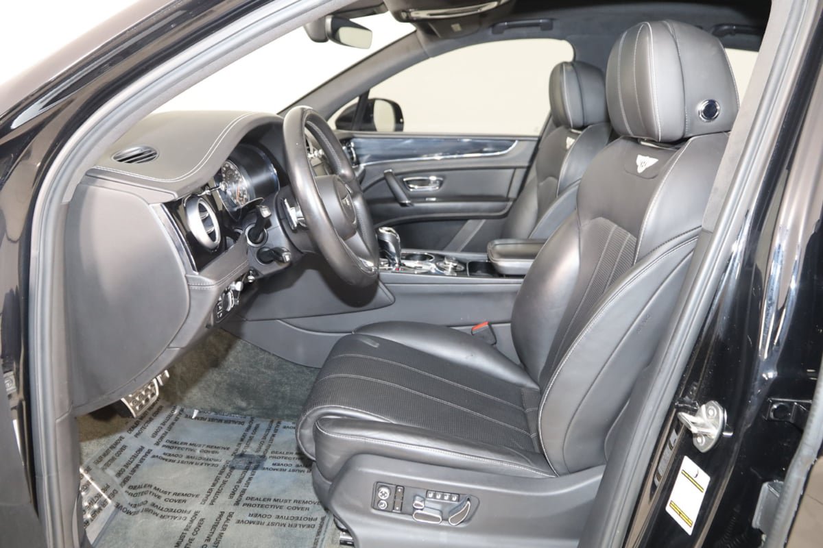 Used 2018 Bentley Bentayga AWD/4WD image 12