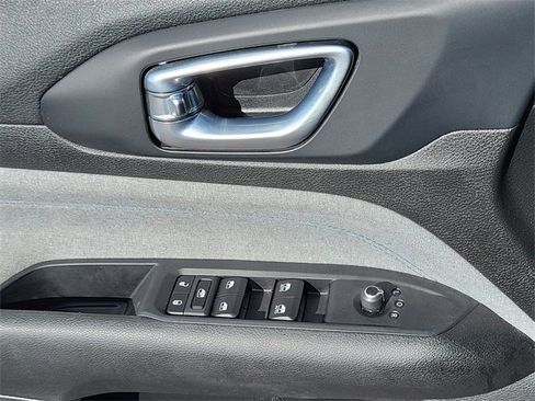 Certified 2024 Jeep Compass Latitude image 18