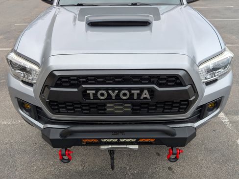 Used 2019 Toyota Tacoma TRD Sport image 12