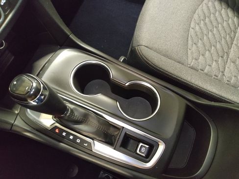 Used 2018 Chevrolet Equinox LT image 25