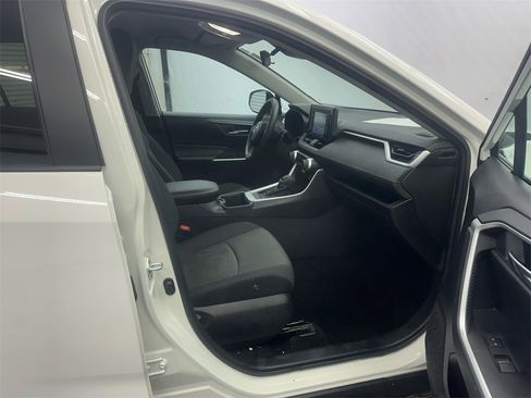 Used 2022 Toyota RAV4 XLE image 14