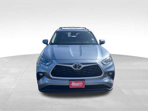 Used 2022 Toyota Highlander XLE image 18