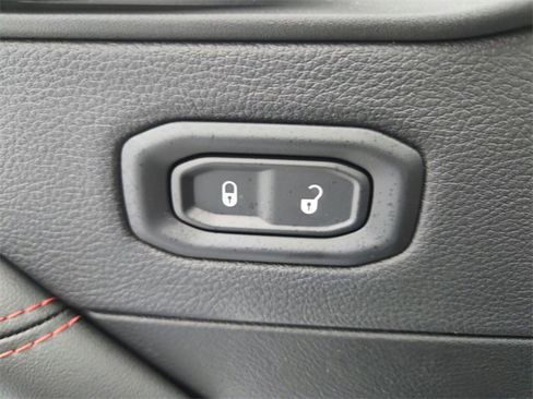 New 2026 Jeep Gladiator Rubicon w/ Steel Bumper Group image 36