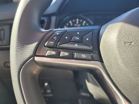 Used 2020 Nissan Rogue S image 28