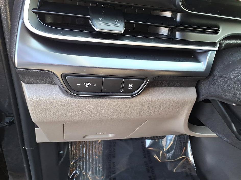 Used 2025 Kia Carnival FWD image 11