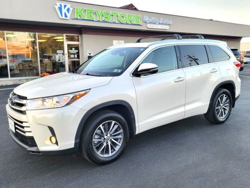 Used 2018 Toyota Highlander XLE image 1