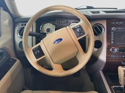Used 2014 Ford Expedition XLT w/ Equipment Group 202A RWD image 17