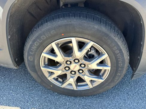 Used 2021 GMC Acadia SLT w/ Technology Package image 12