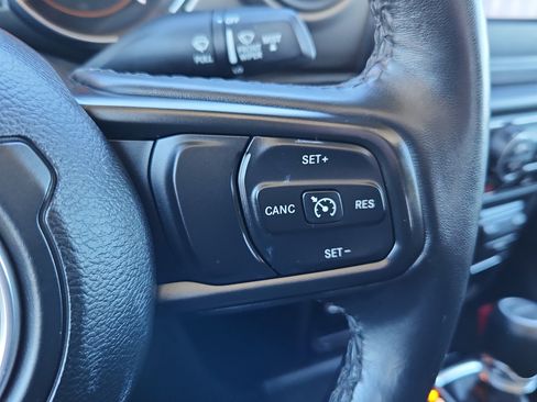 Used 2022 Jeep Gladiator Sport image 17