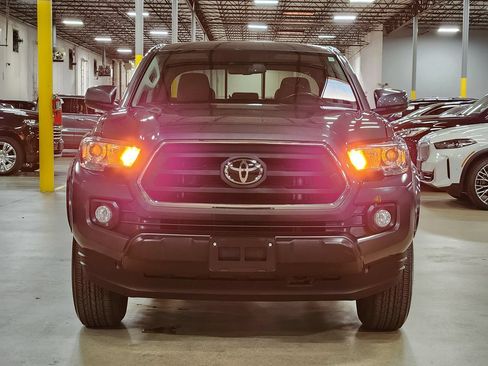 Used 2022 Toyota Tacoma SR5 RWD image 3