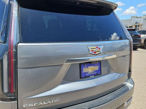 Used 2025 Cadillac Escalade Premium Luxury AWD/4WD image 23