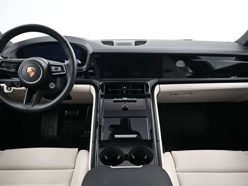 Used 2026 Porsche Panamera image 9