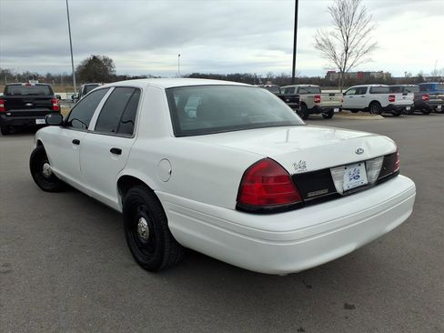 Used 2008 Ford Crown Victoria Police Interceptor image 5