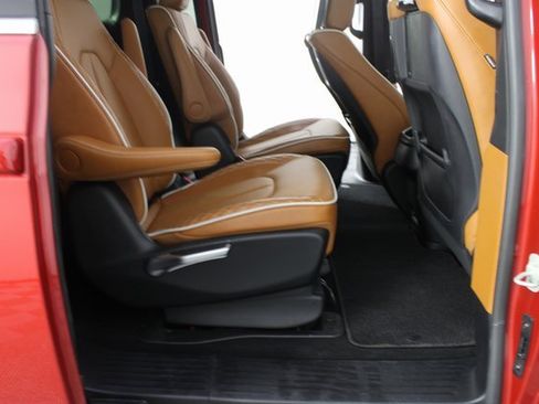 Used 2025 Chrysler Pacifica Pinnacle image 25