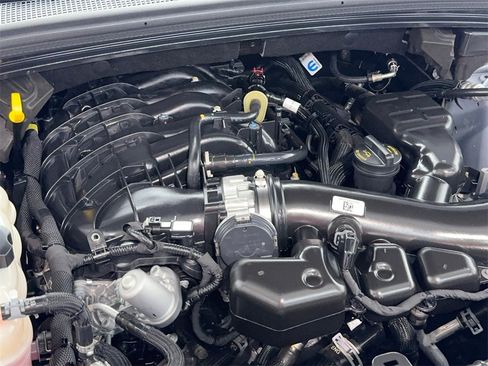 Used 2024 Jeep Grand Cherokee L Limited w/ Black Appearance Package image 60