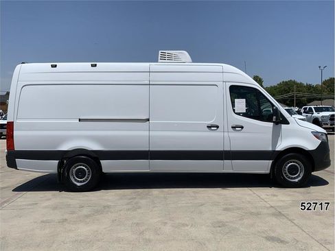 Used 2022 Mercedes-Benz Sprinter 2500 image 5