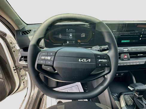 New 2026 Kia K4 FWD image 11