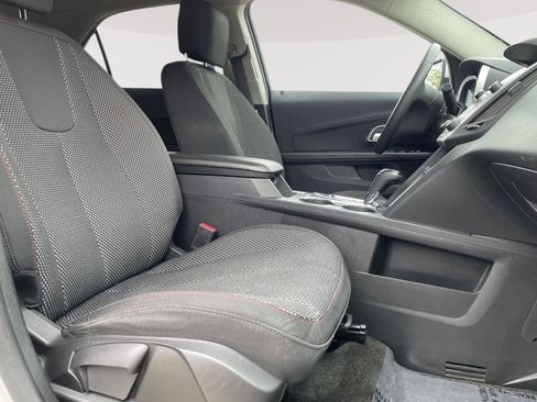 Used 2017 Chevrolet Equinox LT FWD image 4