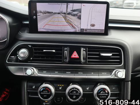 Used 2022 Genesis G70 2.0T image 23