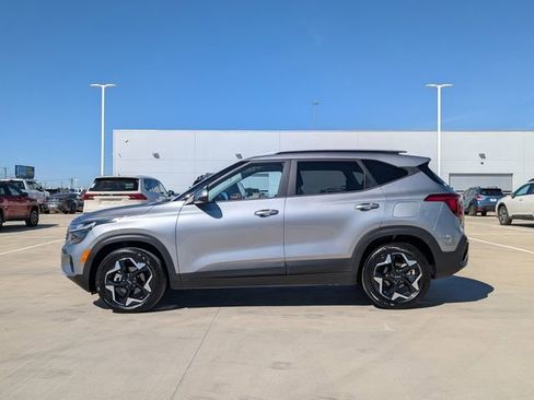 Used 2025 Kia Seltos S image 3