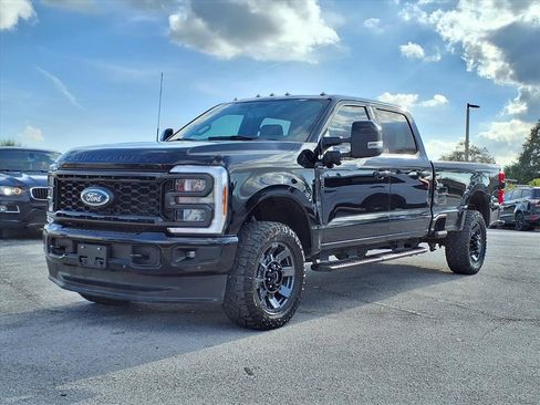 Used 2023 Ford F350 Lariat w/ Lariat Ultimate Package image 3
