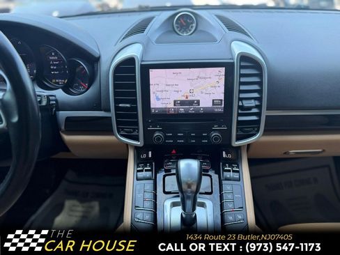 Used 2017 Porsche Cayenne AWD/4WD image 31