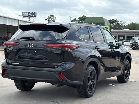 Certified 2024 Toyota Highlander LE image 5