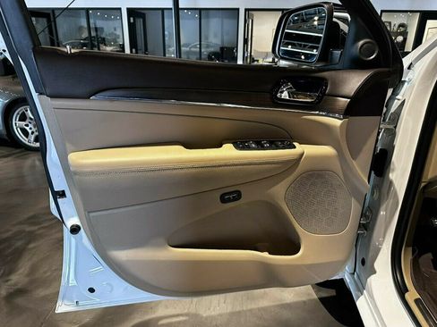 Used 2020 Jeep Grand Cherokee Overland AWD/4WD image 14