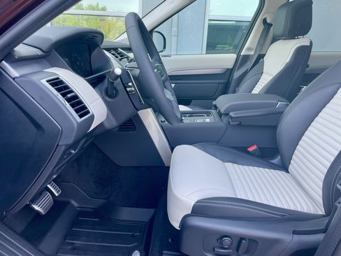 New 2026 Land Rover Discovery Limited Edition AWD/4WD image 14