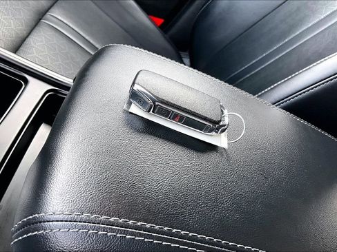 Used 2022 Kia Sorento S image 11