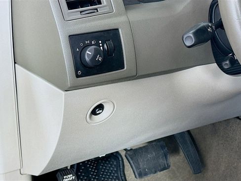 Used 2009 Chrysler 300 C image 10