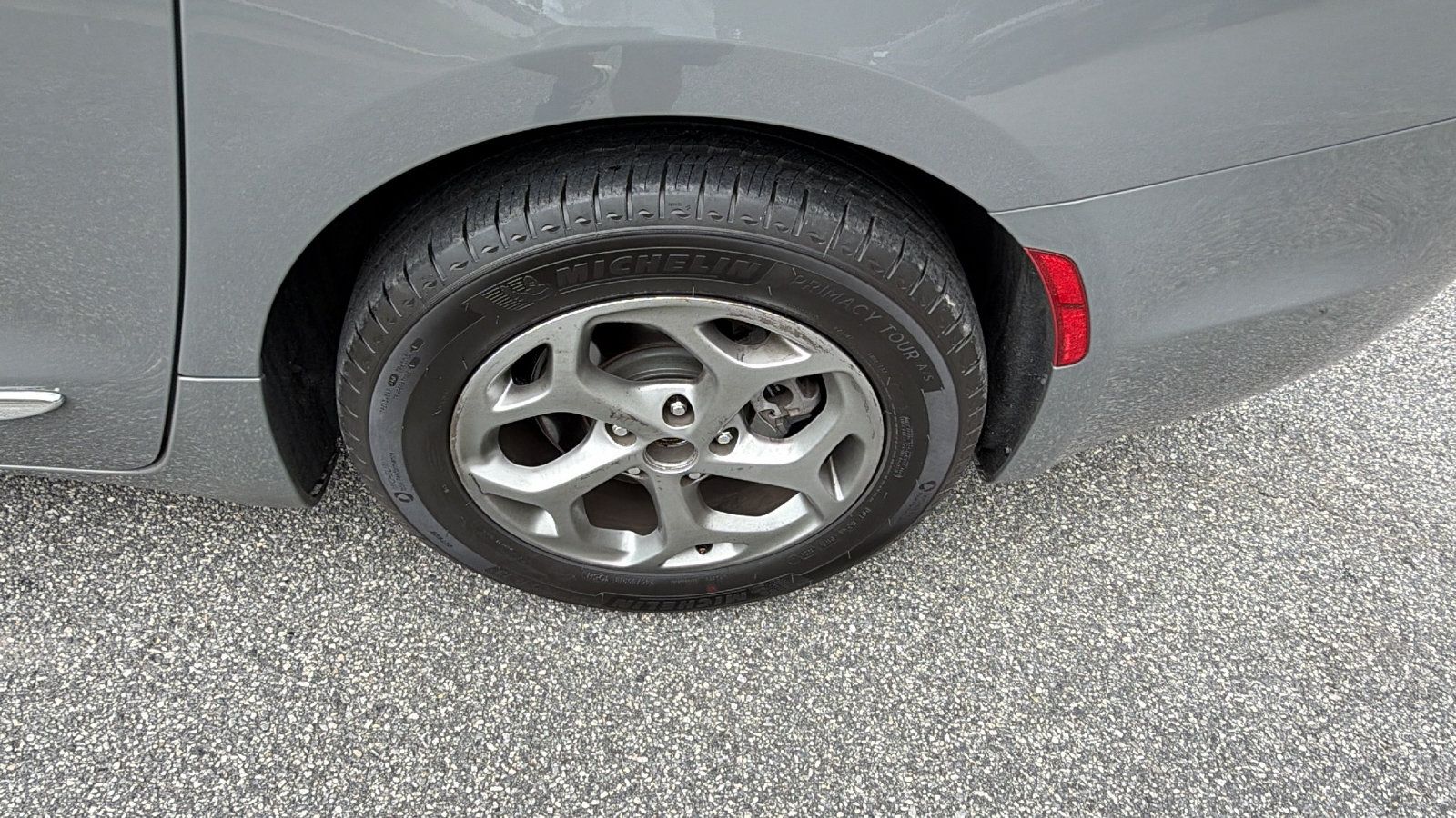 Used 2022 Chrysler Pacifica Limited FWD image 12