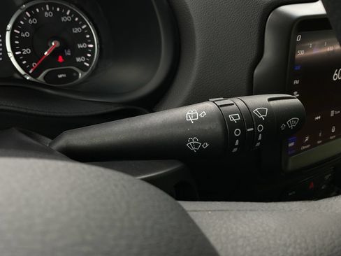 Used 2023 Jeep Renegade Latitude AWD/4WD image 36